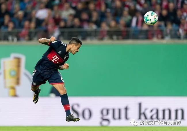  诺伊尔扑点助拜仁零封沃尔夫斯堡  